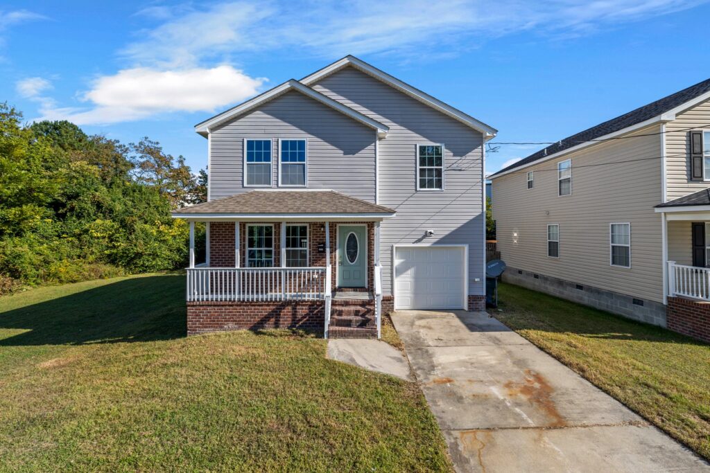 Front of a house that 757 Property Solutions bought fast with cash