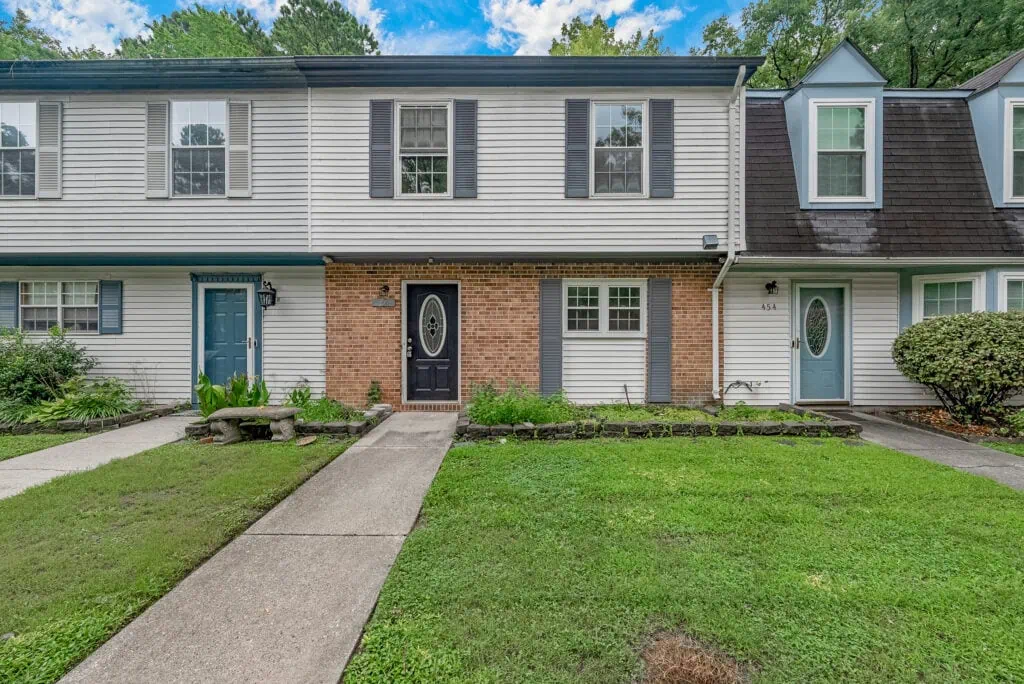 Front of a town home in portsmouth, virginia