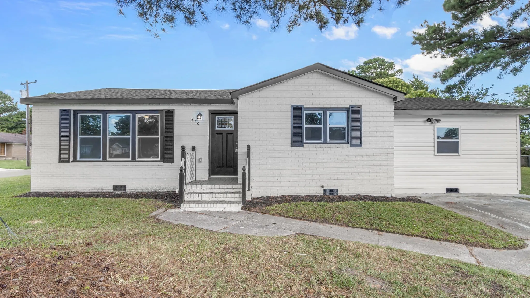Front of a home in Virginia Beach we helped sell fast for cash